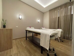 Gezichtsbehandelingen, manicures en pedicures, massagebehandelingen