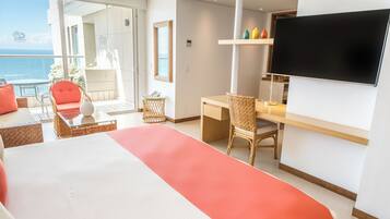 Suite junior | Ropa de cama de alta calidad, caja fuerte, mobiliario individual