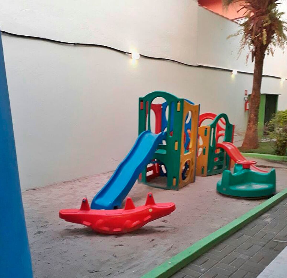 children’s play area – outdoor