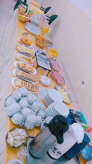 包含每日自助早餐