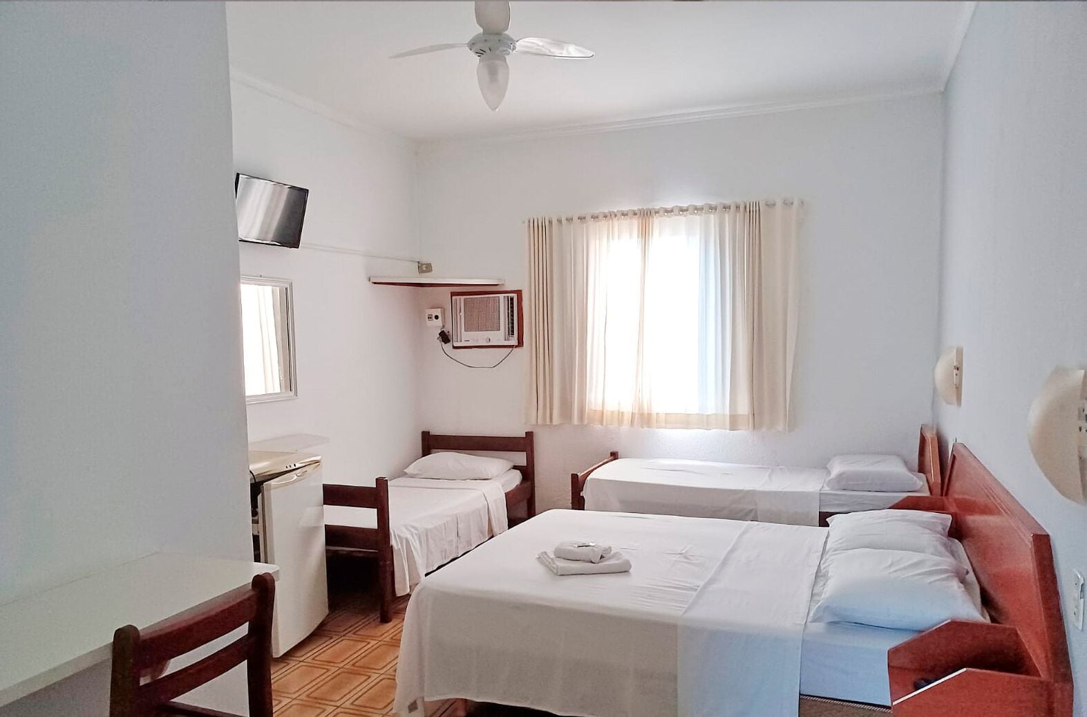triple room | free wifi, bed sheets