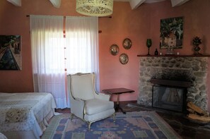 Deluxe Double Room, 2 Double Beds, Fireplace (Shower/Bathtub) | Living area - La Casa Azul Huasca & Restaurante La Terraza (Huasca de Ocampo)