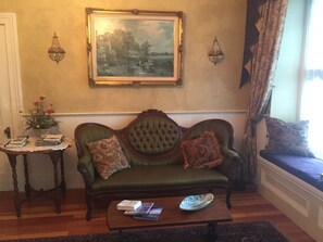 Interior detail - Weaverville Whitmore Inn (Weaverville)