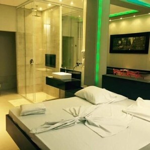 Standaard suite | Een minibar, gratis wifi, beddengoed