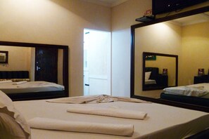 Minibar, wifi gratis y ropa de cama 