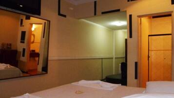 Suíte standard | Frigobar, Wi-Fi de cortesia, roupa de cama