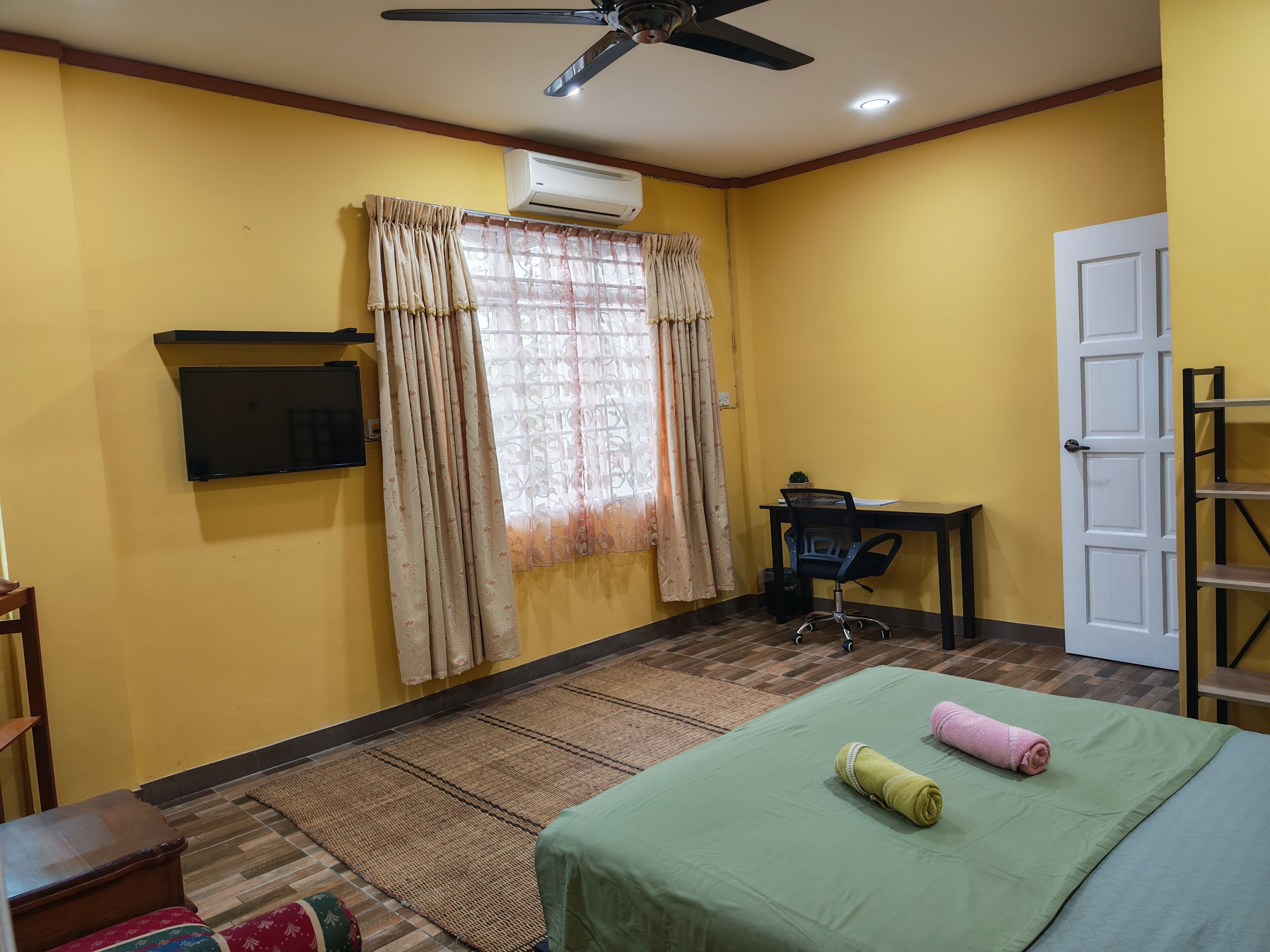 Habitació Comfort, 1 llit de matrimoni | Escriptori, cortines opaques i habitacions insonoritzades 