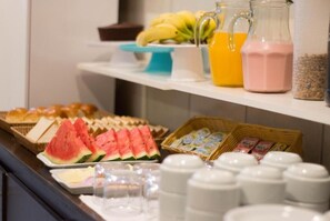 Daily continental breakfast (BRL 15 per person)