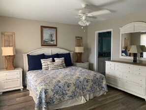 4 bedrooms, free WiFi, bed sheets - RELAX, UNWIND And ENJOY! In This Four Bedroom, 4.5 Townhome! (Cape San Blas)