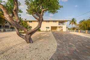 Exterior - Salty Anglers: Waterfront Heated Pool, Dock & Walk to Sombrero Beach in Marathon (Marathon)