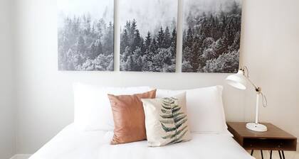 Fresh + Bright Flat M Streets