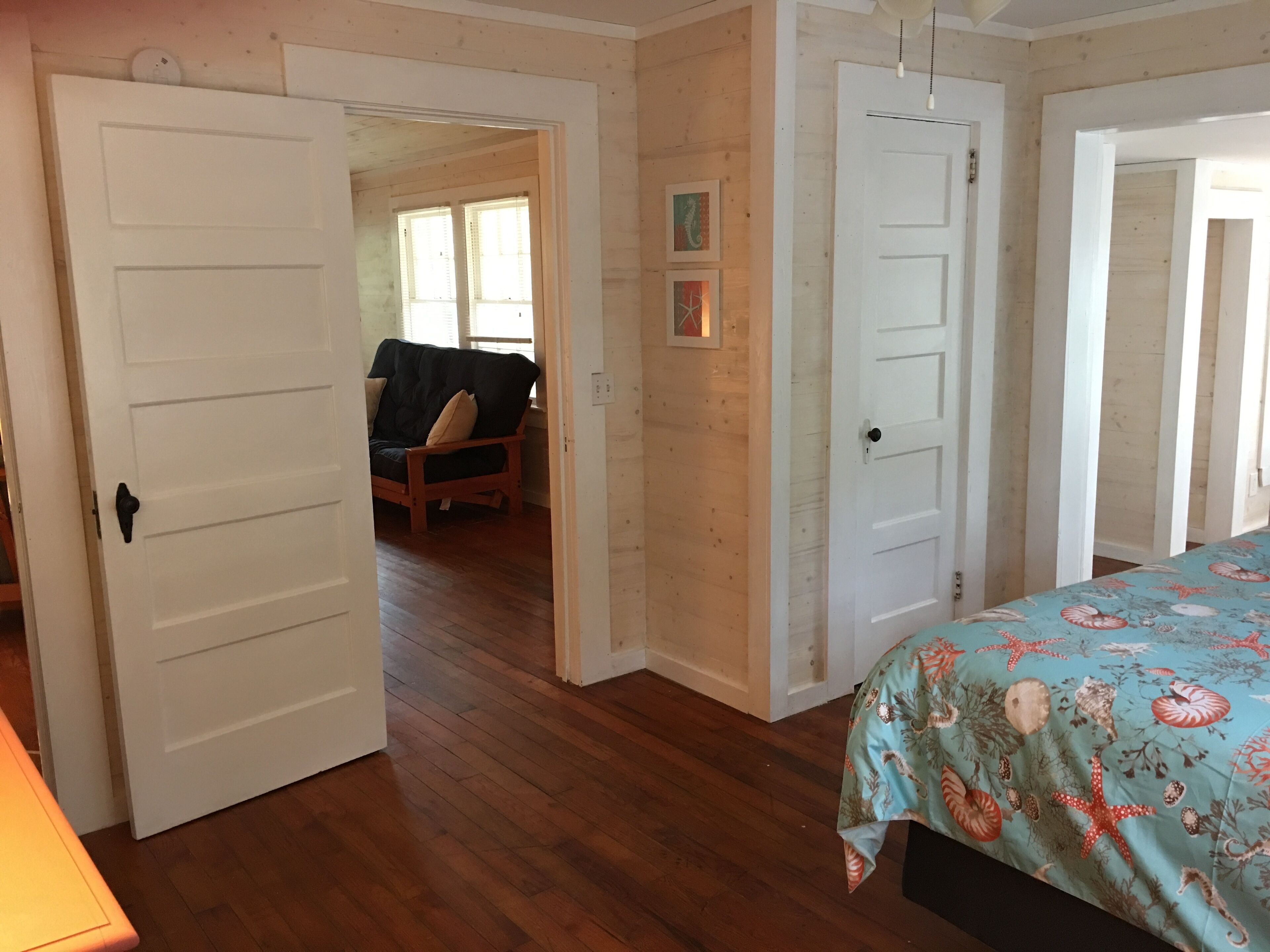 2 chambres, fer et planche à repasser, accès au Wi-Fi (inclus)