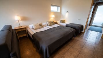 1 bedroom, desk, Internet, bed sheets