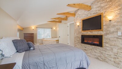Hog Mountain Chalet • Hot Tub • Near Belleayre