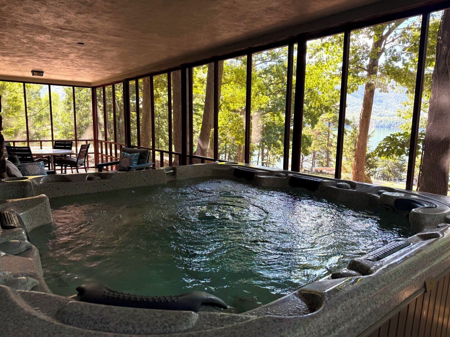 Bain à remous intérieur