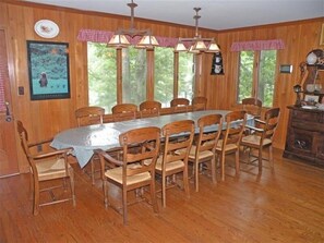 Meeting facility - Wifi, Hot Tub, Pool Table, Sleeps 16! Private Retreat!  Come Visit "Glendalough"! (Huddleston)