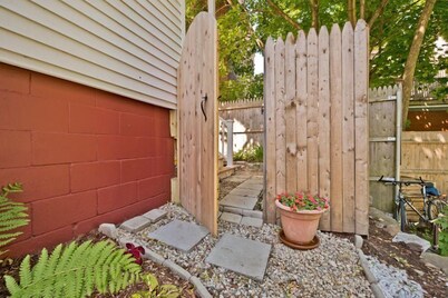 Chic One Bedroom Apartment In Portland's Arts District