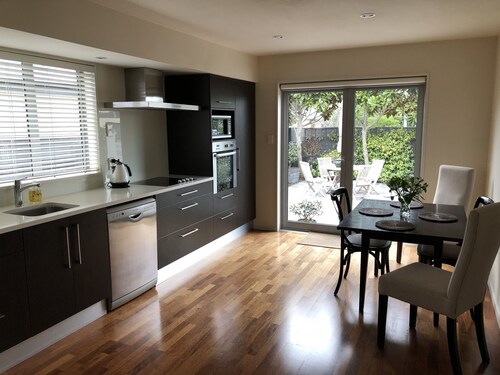Strowan House 1 - Stylish Comfort