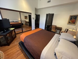 4 Schlafzimmer, Schreibtisch, Bügeleisen/Bügelbrett, kostenloses WLAN