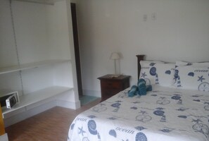 1 soverom, skrivebord, strykejern/-brett og wi-fi (inkludert)