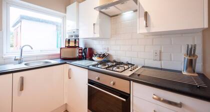 Casa convenientemente ubicada con estacionamiento fuera de la carretera - capacidad para 7