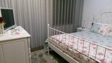 2 bedrooms, iron/ironing board, Internet, bed sheets