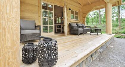 Beautiful and intimate cabin, open fireplace, close to nature. Pet friendly.