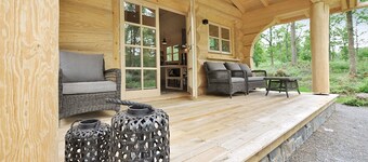 Beautiful and intimate cabin, open fireplace, close to nature. Pet friendly.