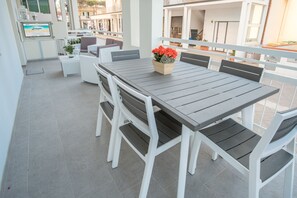 屋外ダイニングエリア