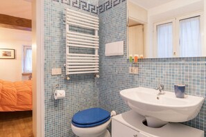 Een bad, een bidet