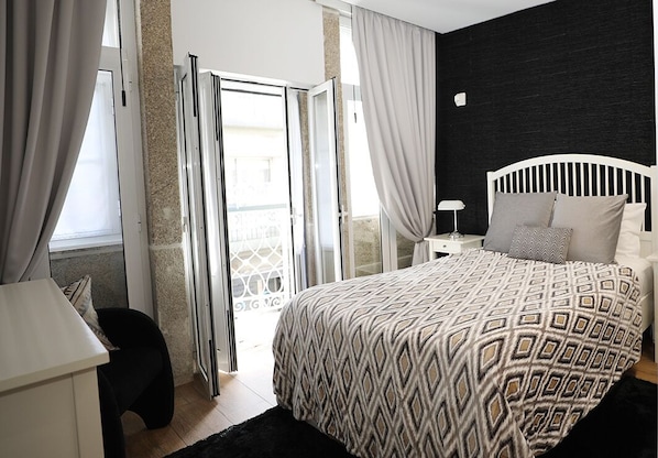 Bureau, chambres insonorisées, fer et planche à repasser, Wi-Fi gratuit