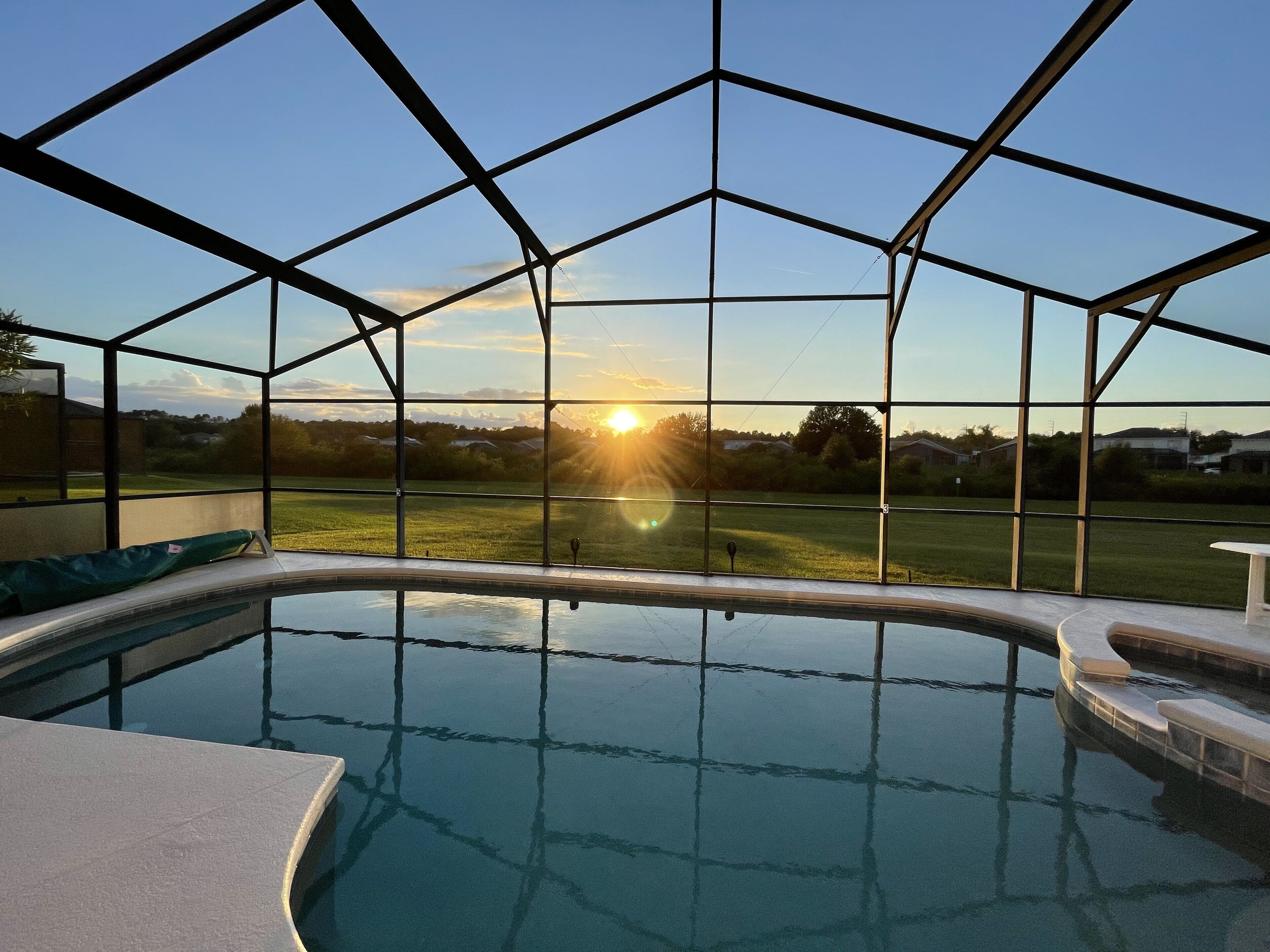 Disney retreat. Private pool & spa with conservation views! No rear neighbours! 