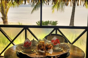Daily full breakfast for a fee - Fare Pea Iti (Taha'a)