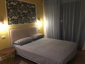 2 多间卧室、免费 WiFi、床单