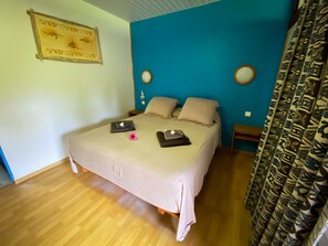 1 bedroom, Frette Italian sheets, premium bedding, memory-foam beds - Pension BOUNTY (Rangiroa)