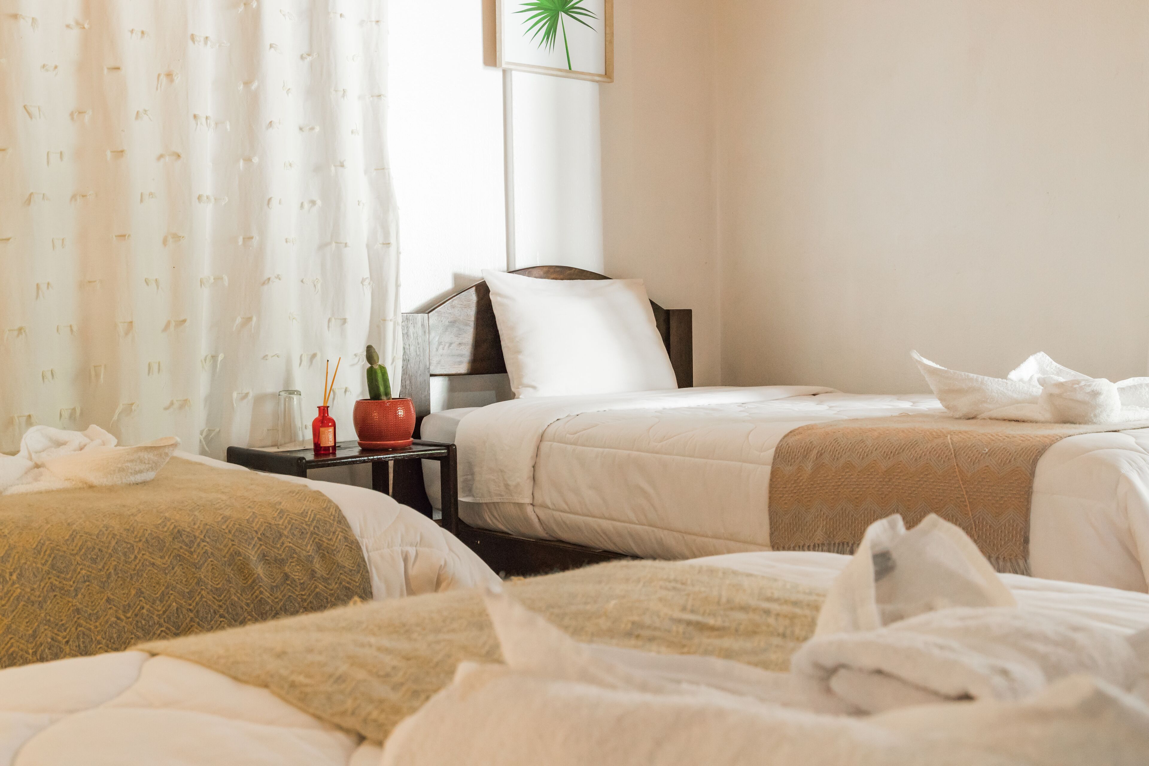 Quarto triplo família | Escrivaninha, espaço de trabalho para notebook, Wi-Fi de cortesia