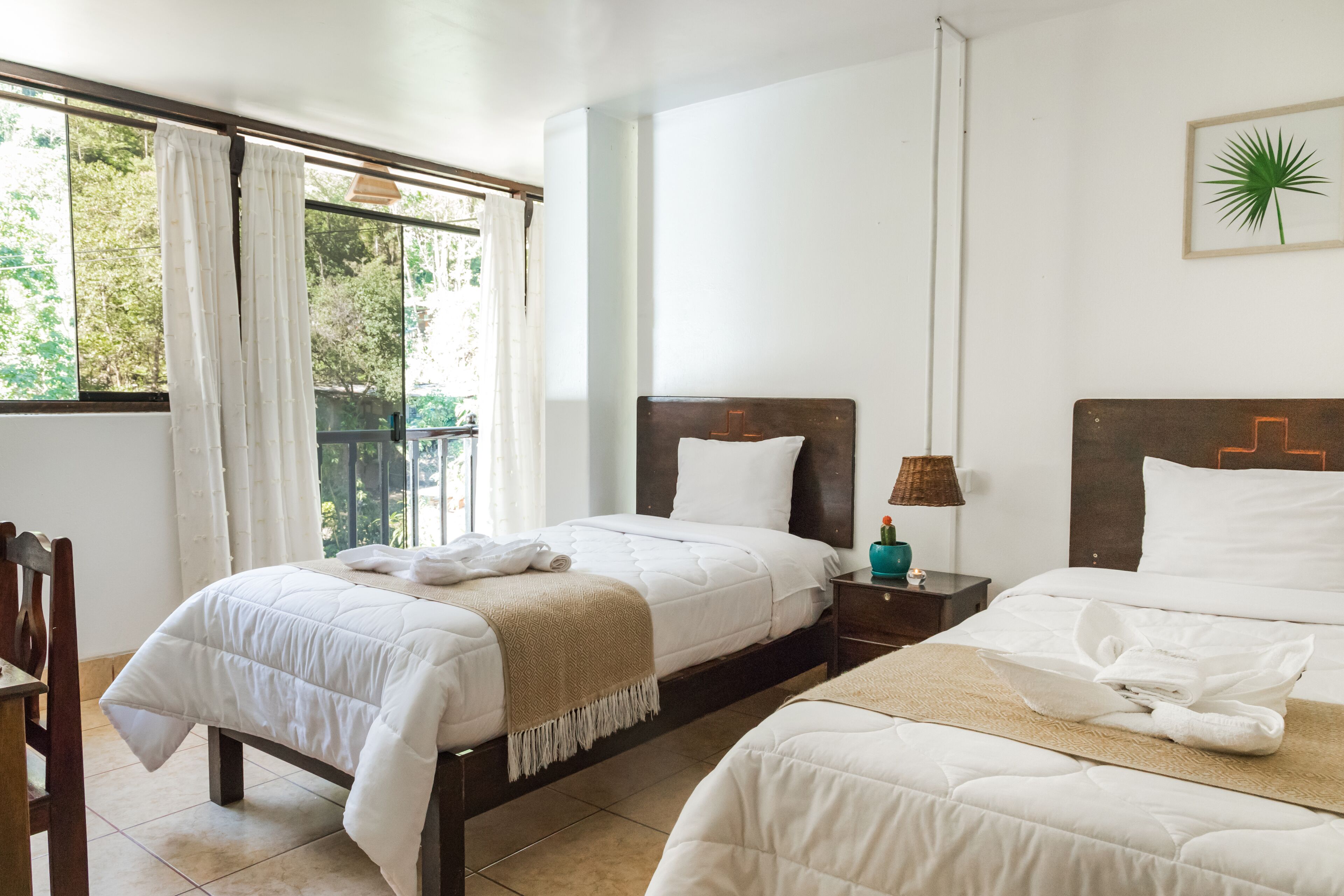 Escrivaninha, espaço de trabalho para notebook, Wi-Fi de cortesia