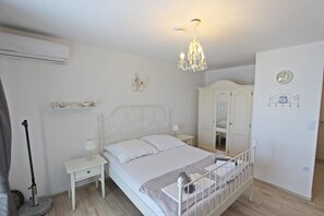 1 habitación, tabla de planchar con plancha y wifi 
