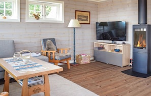 TV, fireplace - 3 bedroom stunning home in Sjusjøen (Sjusjøen)