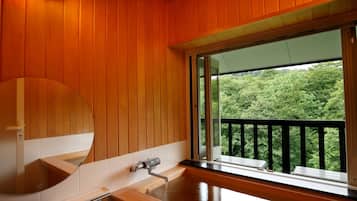 Comfort Twin Room | Bathroom | Free toiletries, hair dryer, slippers, bidet