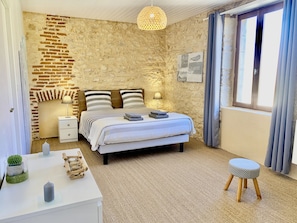 3 bedrooms, iron/ironing board, travel crib, free WiFi - Charming cottage "Les Pierres de Tiphaine" in Montignac-Lascaux (Montignac)