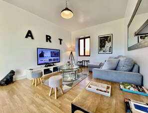 Smart TV, DVD player