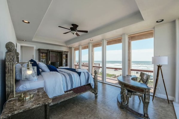 7 bedrooms, desk, iron/ironing board, free WiFi - Beachfront Retreat with Panoramic Ocean Views (Galveston)