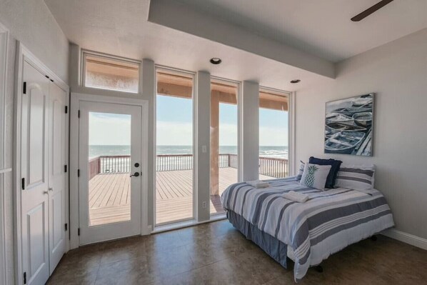 7 bedrooms, desk, iron/ironing board, free WiFi - Beachfront Retreat with Panoramic Ocean Views (Galveston)