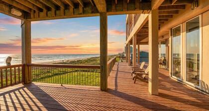 Beachfront Retreat with Panoramic Ocean Views