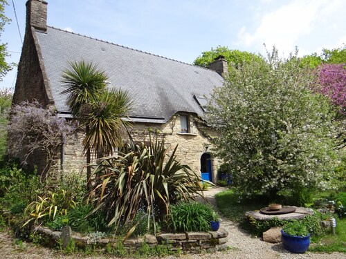 Beautiful quiet longère, near forests and ocean