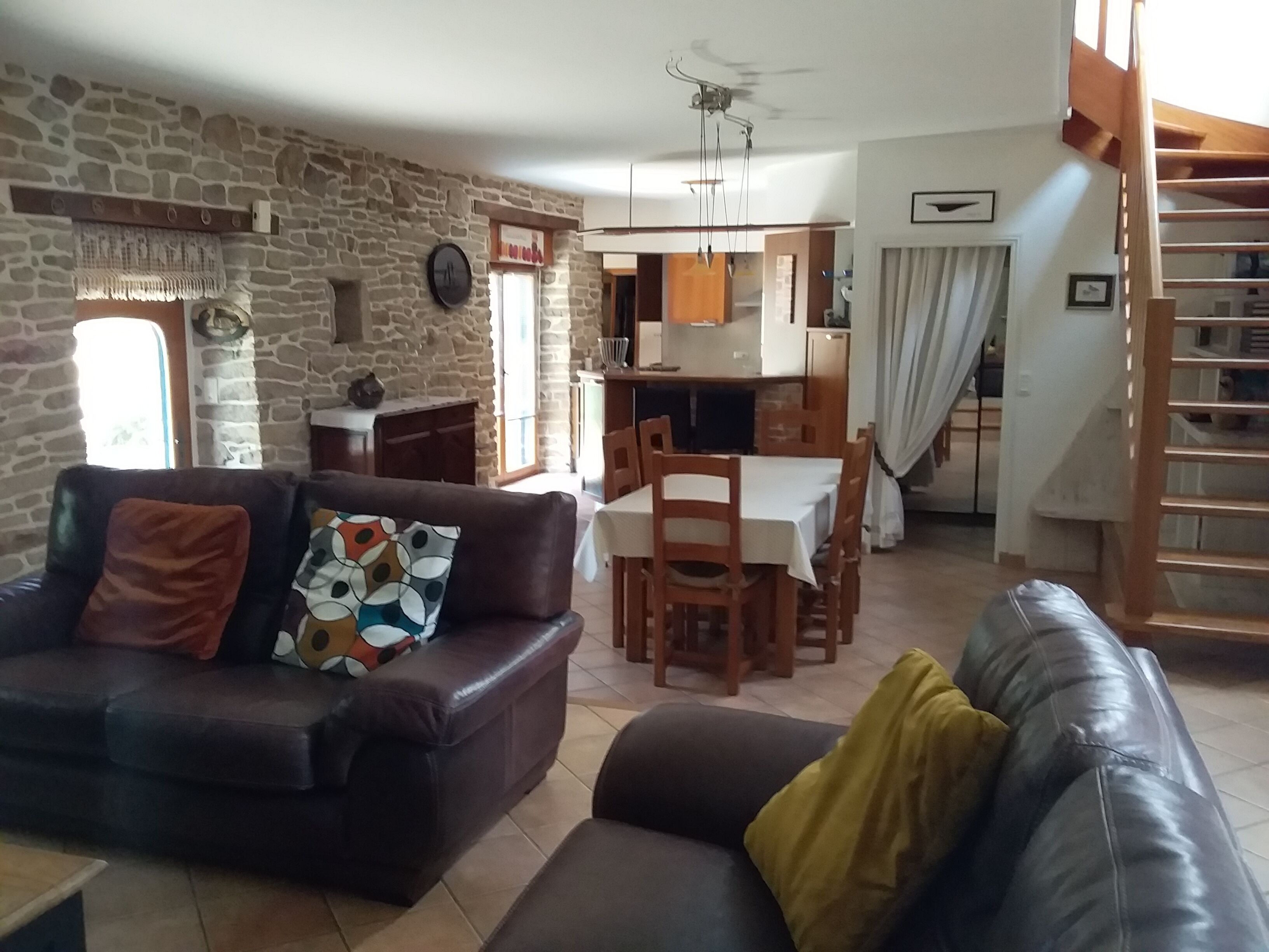 Televisie en een open haard