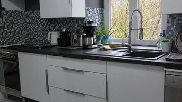 Réfrigérateur, micro-ondes, four, lave-vaisselle