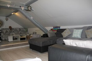 Televisión, reproductor de DVD y estéreo 