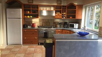 Réfrigérateur, micro-ondes, four, lave-vaisselle